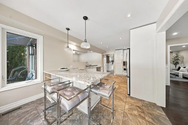 2087 Mayflower Blvd, Oakville 5