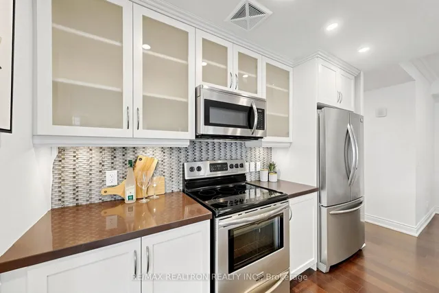 205 Lakeshore Rd #201, Oakville 4