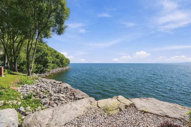 5340 Lakeshore Rd #203, Burlington 2