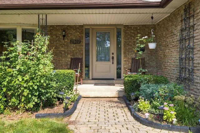 2507 Woburn Cres, Oakville 4