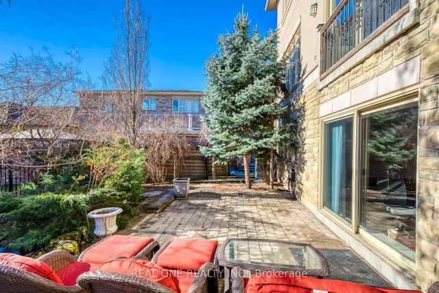 1426 Redwing Crt, Oakville 3