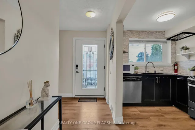 12 Azalea Crt, Toronto 5