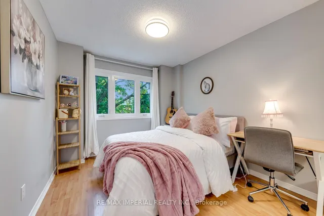 1107 Gable Dr, Oakville 3