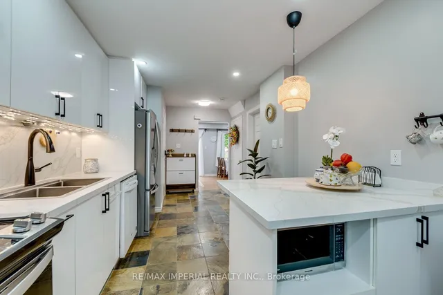 1107 Gable Dr, Oakville 5