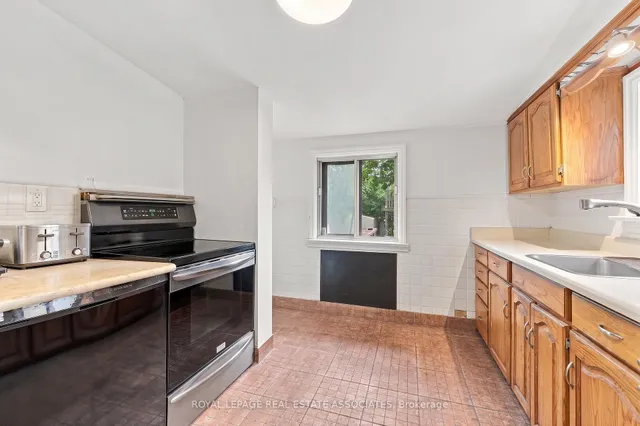 268 Troy St, Mississauga 4