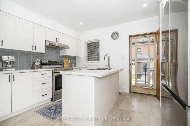 83 Scott Rd, Toronto 5