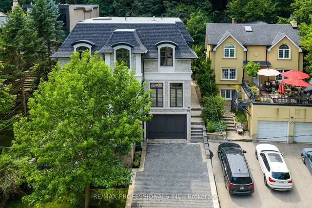 30 Dacre Cres, Toronto 3