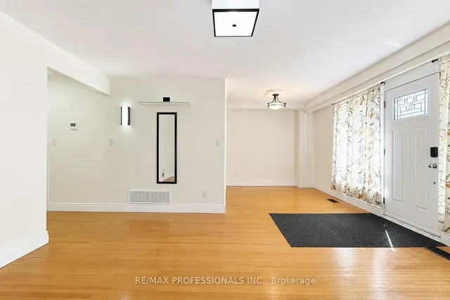 160 Carsbrooke Rd #20, Toronto 3