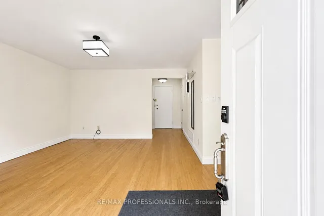 160 Carsbrooke Rd #20, Toronto 4