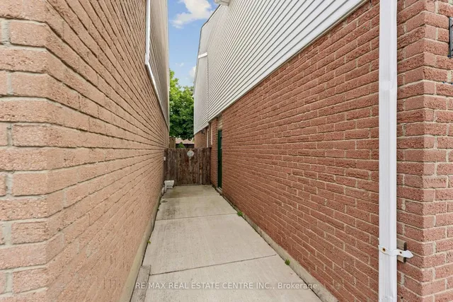 26 Jameson Cres, Brampton 2