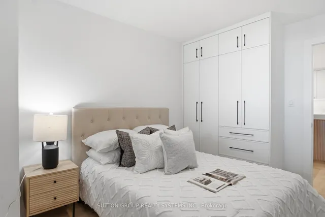 812 Burnhamthorpe Rd #1504, Toronto 4