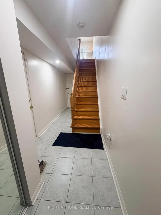 1525 South Parade Crt #28, Mississauga 4