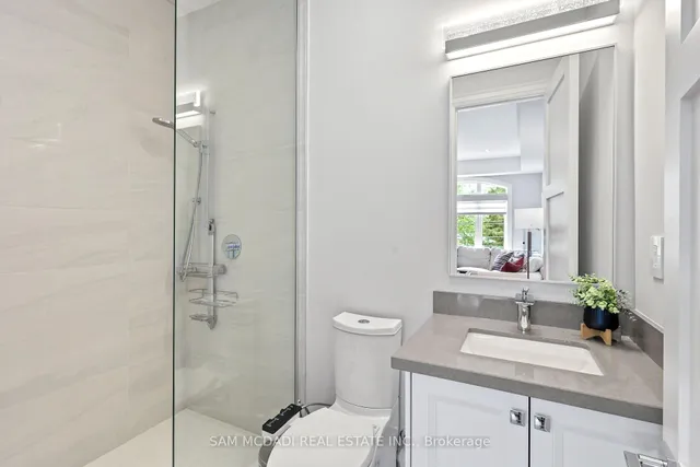 390 Sandhurst Dr, Oakville 3