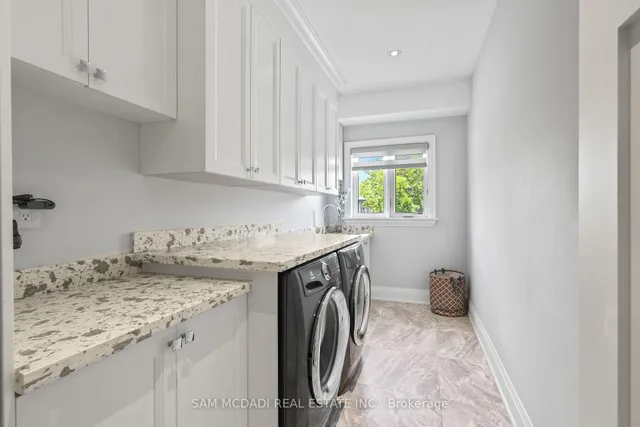 390 Sandhurst Dr, Oakville 4