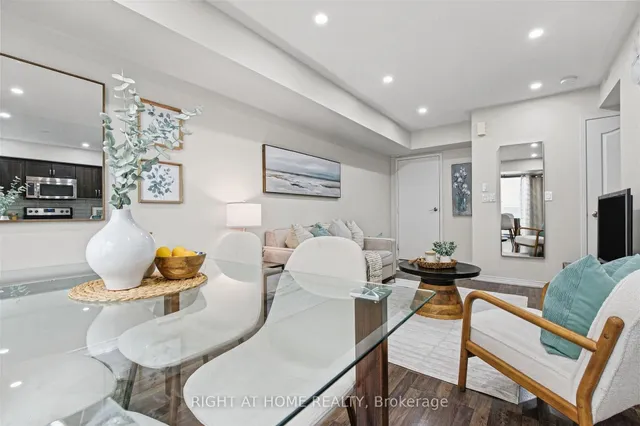 130 Widdicombe Hill Blvd #416, Toronto 5