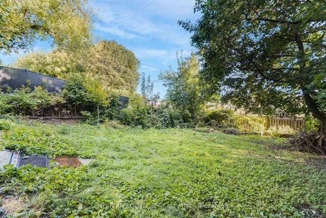 5A Dynevor Rd, Toronto 4