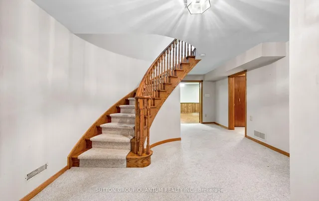 1896 Stoneybrook Crt, Mississauga 3
