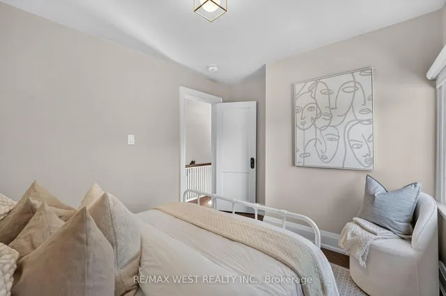 47 Deforest Rd, Toronto 3