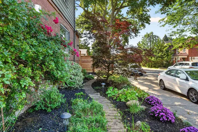 47 Deforest Rd, Toronto 5