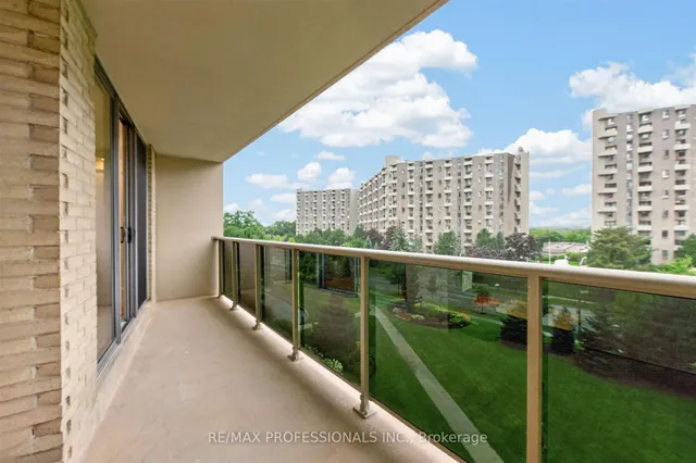 299 Mill Rd #502, Toronto 3