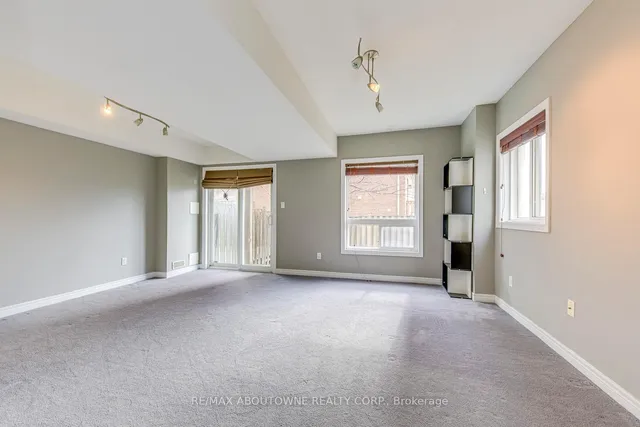 2280 Baronwood Dr #Unit 18, Oakville 3