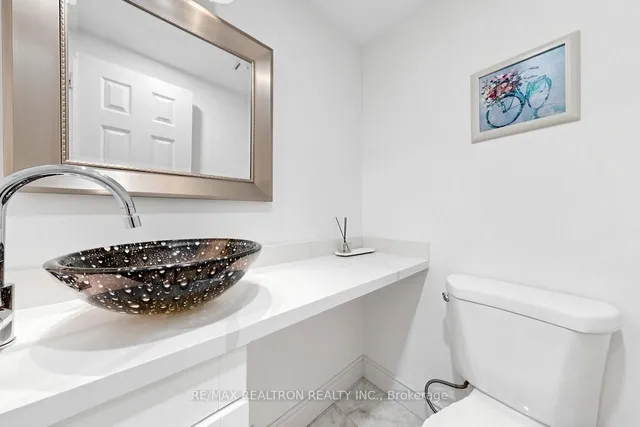1120 Potters Wheel Cres, Oakville 2