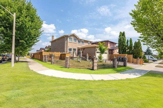 55 Atkins Circ, Brampton 5