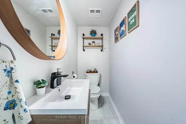 16 Laidlaw St #920, Toronto 4
