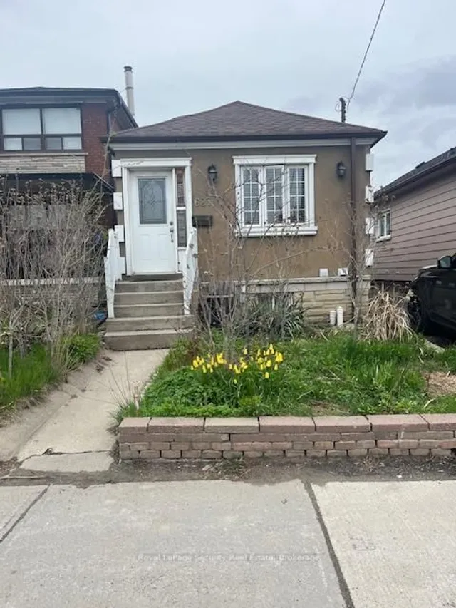 627 Caledonia Rd, Toronto 2