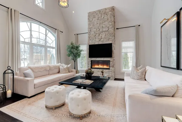 4 Holdroyd Crt, Halton Hills 3