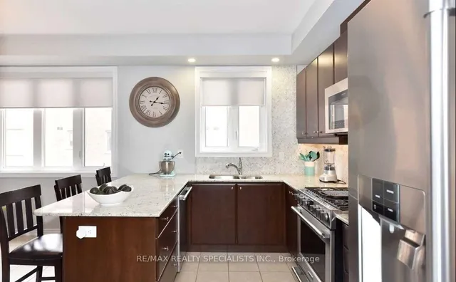 7 Hobart Gdns, Brampton 4
