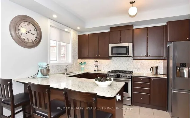 7 Hobart Gdns, Brampton 5