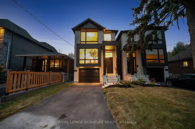 62 Ash Cres, Toronto 3