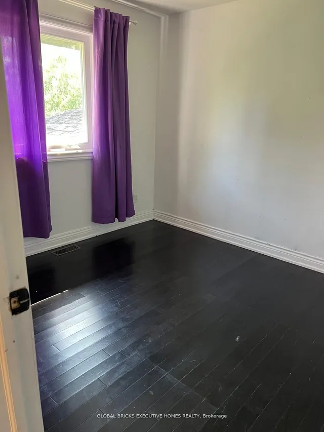 384 Ashbury Rd, Oakville 3