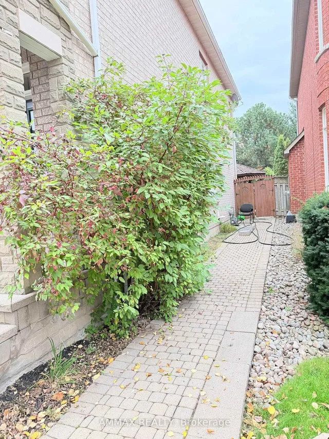 1306 Waubanoka Way, Oakville 5