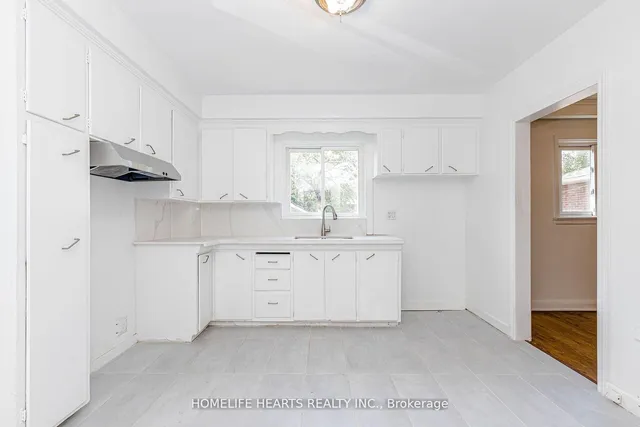 6 Dittmer Cres, Toronto 3