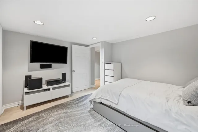 32 Anderson St, Oakville 2