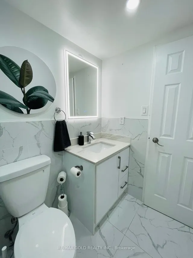 390 Dixon Rd #1611, Toronto 3