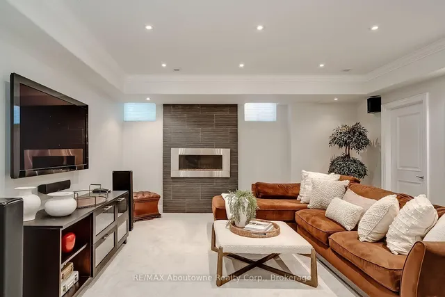 2351 Woodfield Rd, Oakville 5