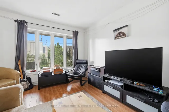 277 Harvie Ave, Toronto 4