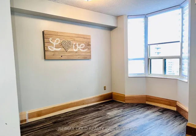 10 Malta Ave #1504, Brampton 2