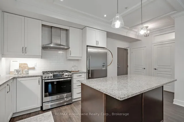128 Garden Dr #102, Oakville 2