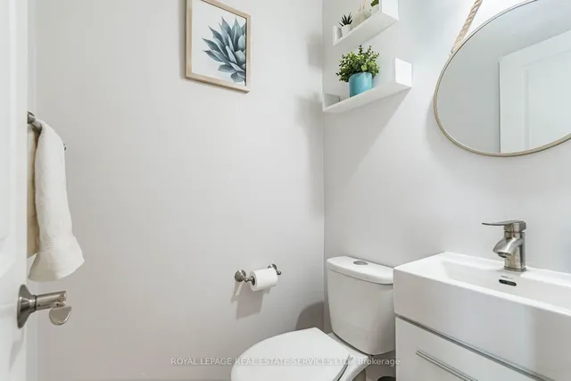 1192 Flagship Dr, Mississauga 5