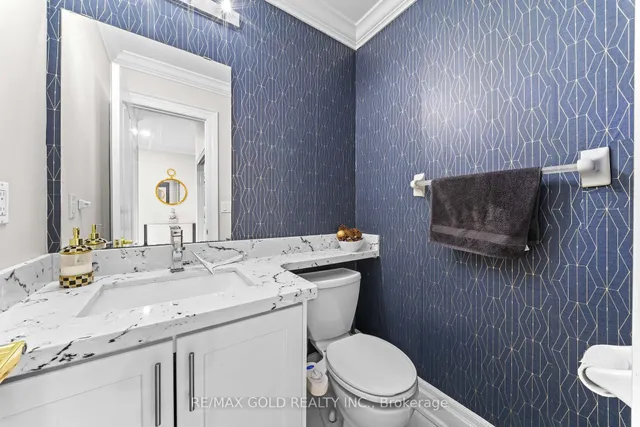 16 Regis Circ, Brampton 4