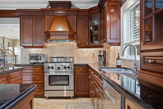 11 Tremont Rd, Toronto 5
