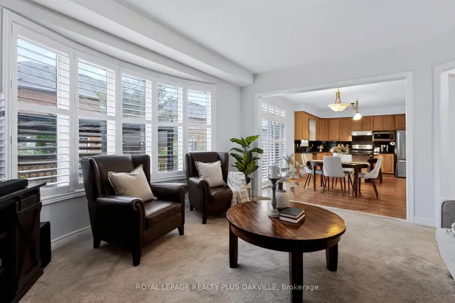 2254 Dunforest Cres, Oakville 4