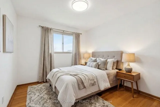 7566 Netherwood Rd, Mississauga 4
