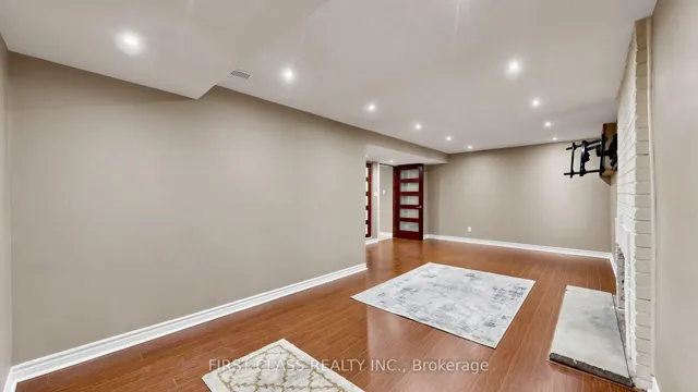 34 Mayberry Crt, Brampton 4