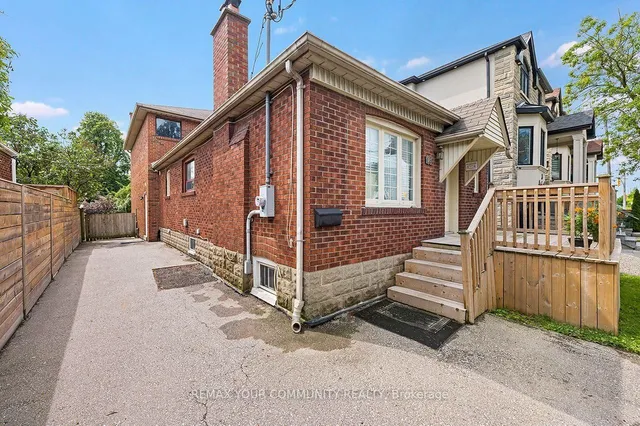 73 Struthers St, Toronto 2