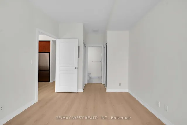 220 Burnhamthorpe Rd #1710, Mississauga